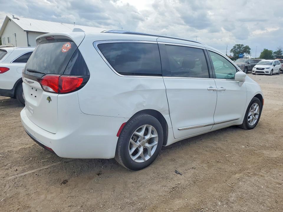 56429306 :رقم المزاد ، 2C4RC1EG0HR570186 vin ، 2017 Chrysler Pacifica مزاد بيع