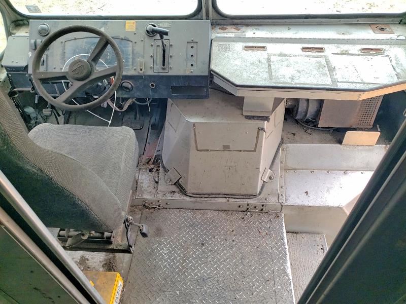 55881316 :رقم المزاد ، 5B4KP42U043395674 vin ، 2004 Workhorse Step Van مزاد بيع