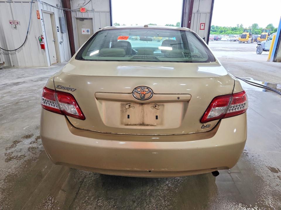 2010 Toyota Camry მანქანა იყიდება აუქციონზე, vin: 4T4BF3EK2AR015842, აუქციონის ნომერი: 58020136