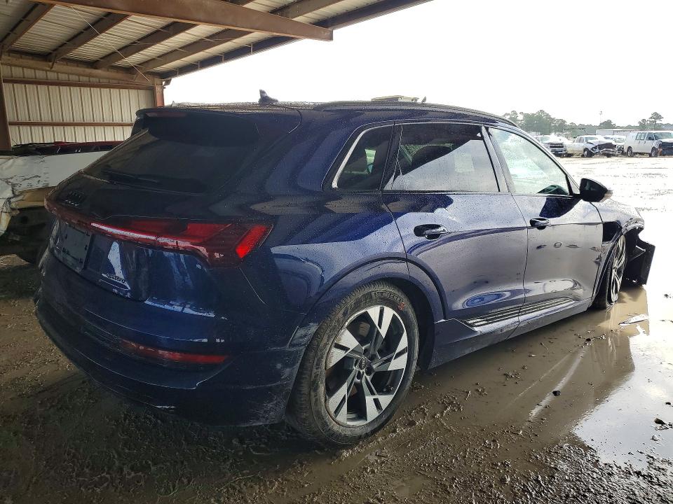 2022 Audi E-tron მანქანა იყიდება აუქციონზე, vin: WA1AAAGE2NB037582, აუქციონის ნომერი: 57618916