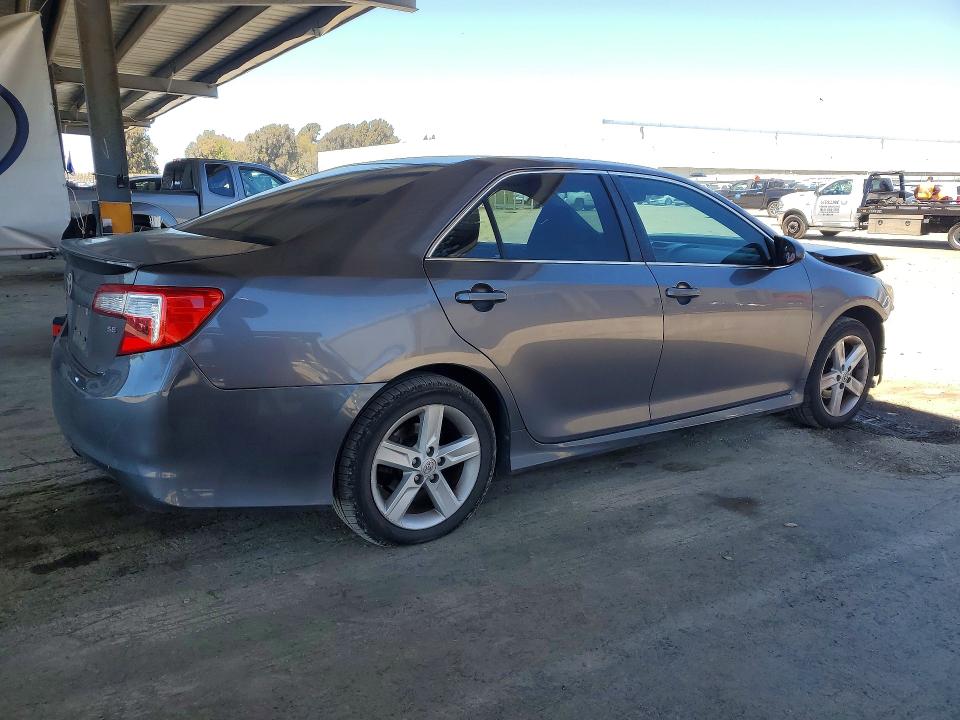 57433056 :رقم المزاد ، 4T1BF1FK1EU389037 vin ، 2014 Toyota Camry مزاد بيع