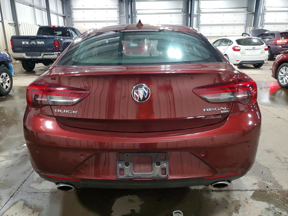 58307156 :رقم المزاد ، W04GR6SX1J1103872 vin ، 2018 Buick Regal مزاد بيع