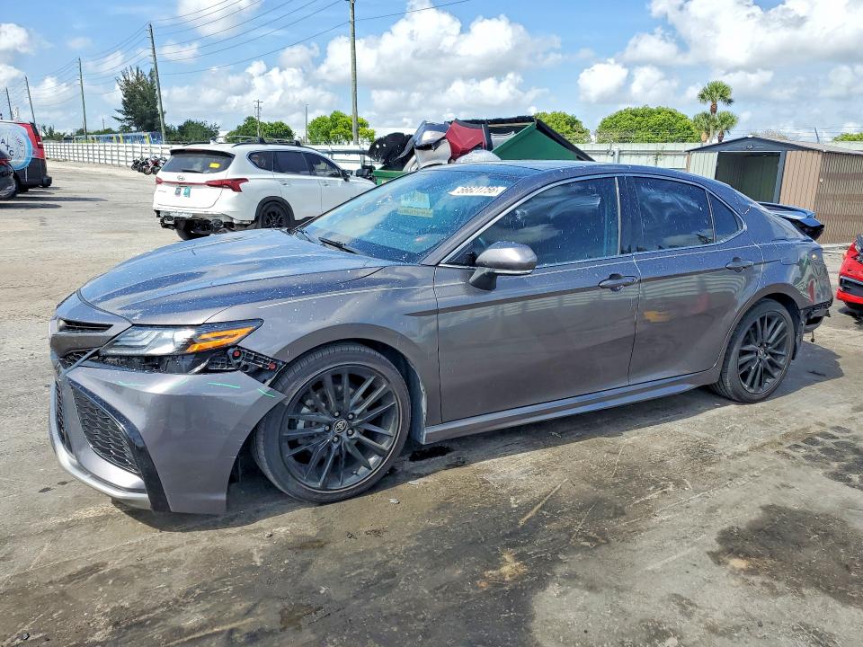 56621756 :رقم المزاد ، 4T1K61AK2NU022350 vin ، 2022 Toyota Camry مزاد بيع