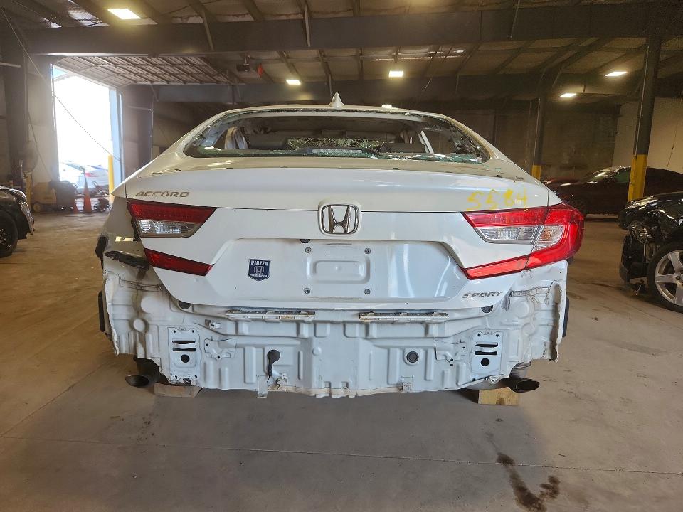 Продажа на аукционе авто 2018 Honda Accord, vin: 1HGCV1F30JA170605, номер лота: 57154176