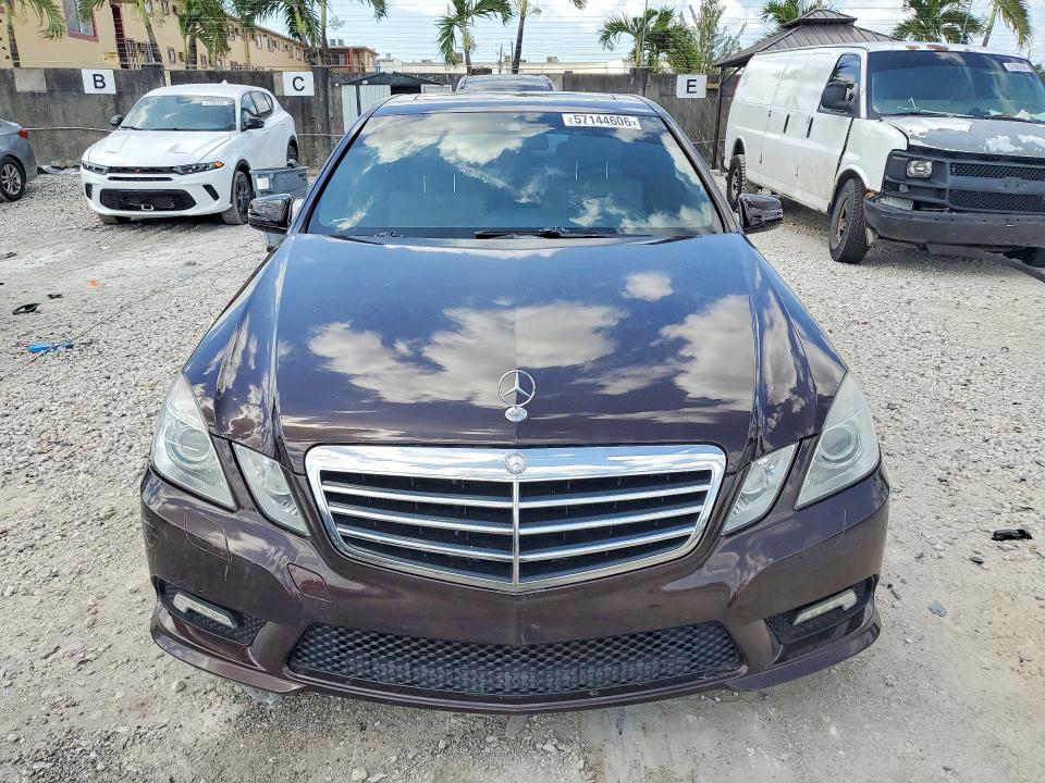 57144606 :رقم المزاد ، WDDHF5GB4BA498681 vin ، 2011 Mercedes-benz E مزاد بيع