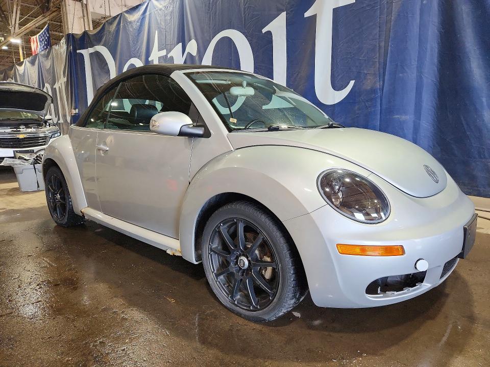56162476 :رقم المزاد ، 3VWRF31Y77M412299 vin ، 2007 Volkswagen New Beetle مزاد بيع
