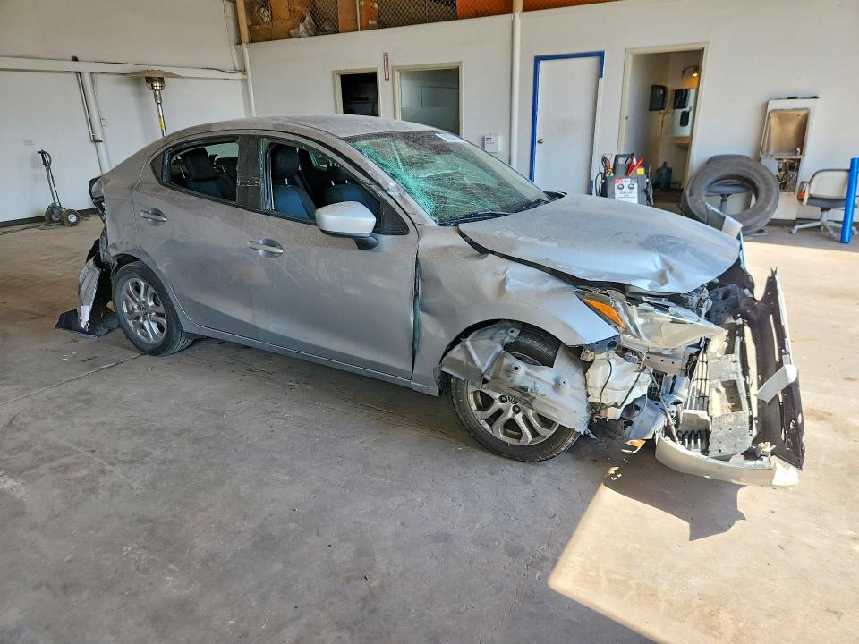 59294856 :رقم المزاد ، 3MYDLBYV0JY306404 vin ، 2018 Toyota Yaris Ia مزاد بيع