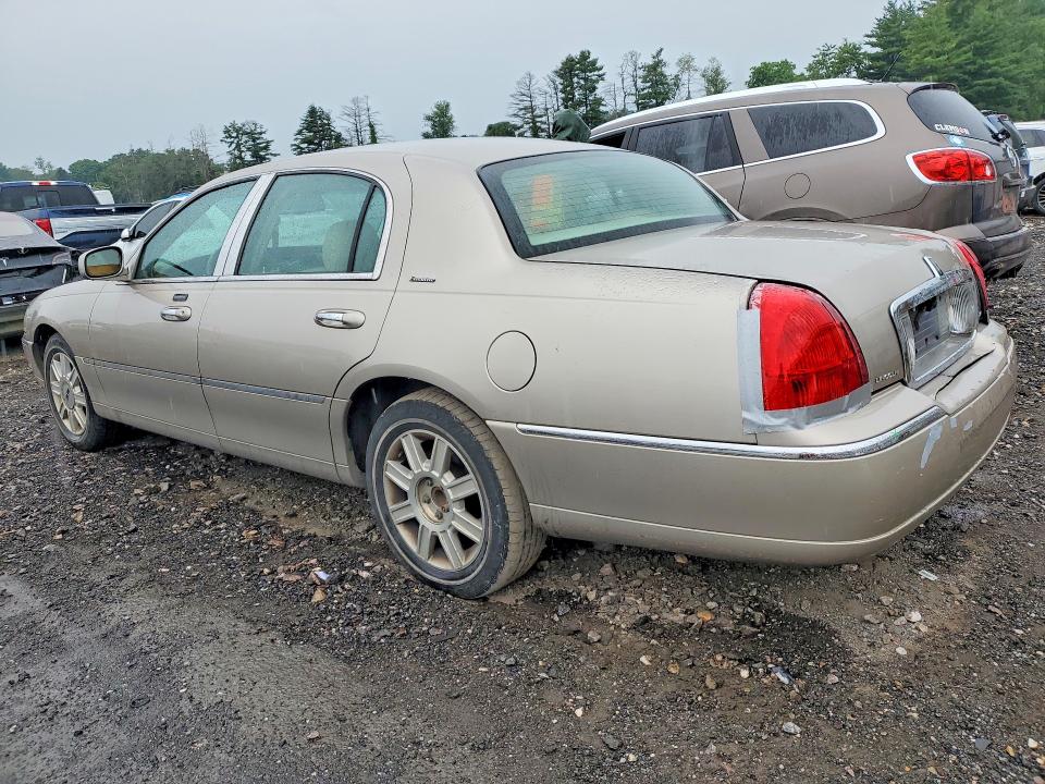 2003 Lincoln Town Car მანქანა იყიდება აუქციონზე, vin: 1LNHM81W73Y613596, აუქციონის ნომერი: 57910686