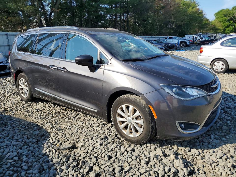 57700326 :رقم المزاد ، 2C4RC1BG8JR110316 vin ، 2018 Chrysler Pacifica مزاد بيع