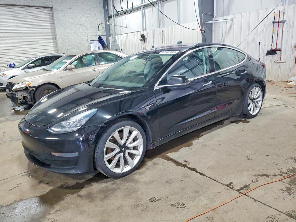 57881186 :رقم المزاد ، 5YJ3E1EB3JF186697 vin ، 2018 Tesla Model 3 مزاد بيع