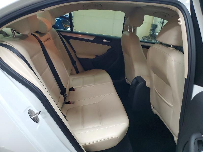 57141636 :رقم المزاد ، 3VWDB7AJ5HM327124 vin ، 2017 Volkswagen Jetta مزاد بيع