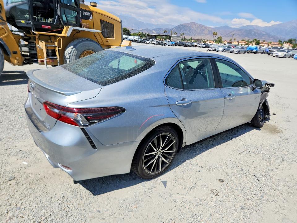 58474126 :رقم المزاد ، 4T1S31AK1MU546743 vin ، 2021 Toyota Camry مزاد بيع