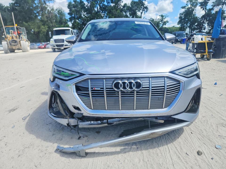 2022 Audi E-tron მანქანა იყიდება აუქციონზე, vin: WA12AAGE8NB028552, აუქციონის ნომერი: 55925216