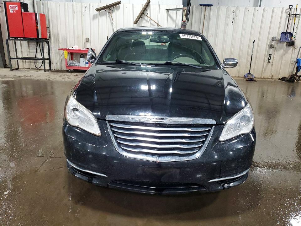 56775586 :رقم المزاد ، 1C3BC2FG0BN623581 vin ، 2011 Chrysler 200 مزاد بيع