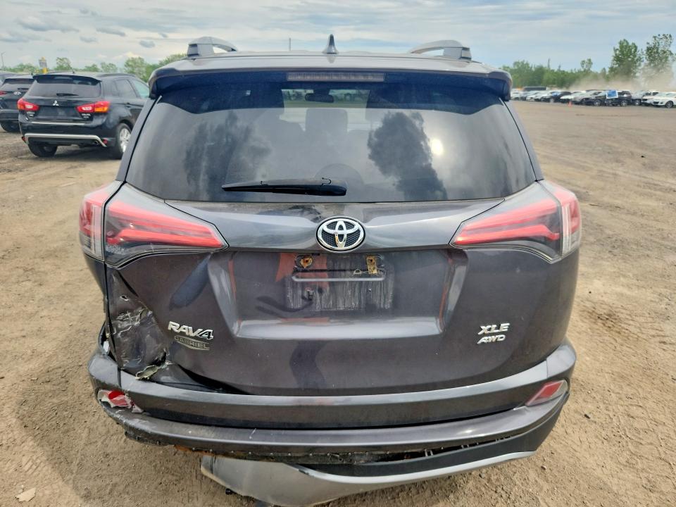 Продажа на аукционе авто 2018 Toyota Rav4, vin: 2T3RFREV5JW724388, номер лота: 57918316