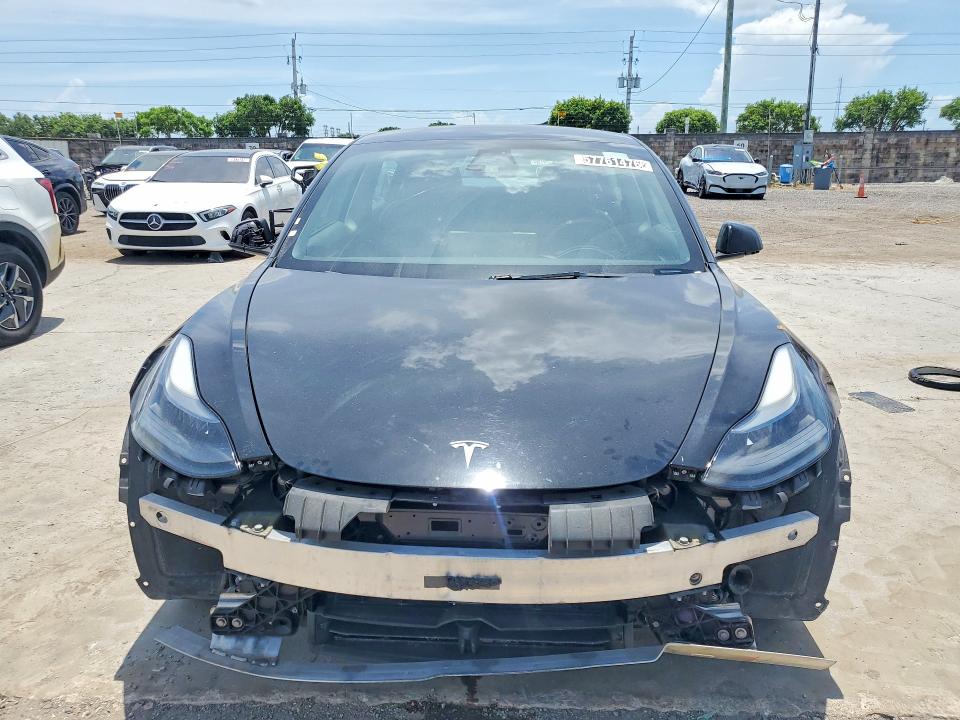 57761476 :رقم المزاد ، 5YJ3E1EA4NF369667 vin ، 2022 Tesla Model 3 مزاد بيع