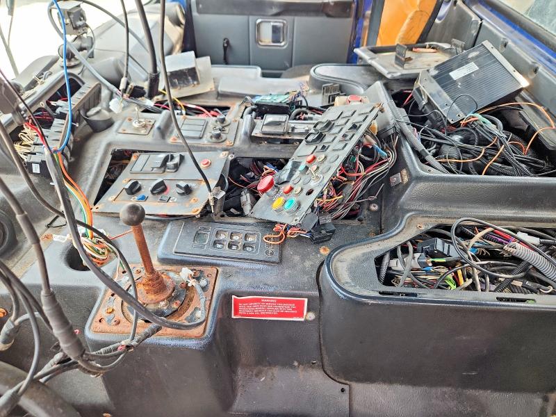 58140926 :رقم المزاد ، 5VCACLLEXFH218593 vin ، 2015 Autocar Xpeditor مزاد بيع