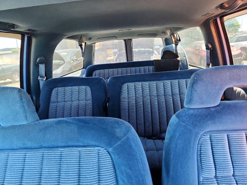 1994 Chevrolet Suburban მანქანა იყიდება აუქციონზე, vin: 1GNFK16K2RJ418643, აუქციონის ნომერი: 55472086