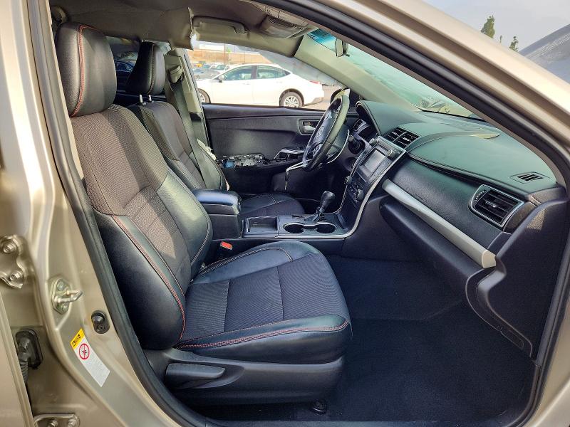 55887536 :رقم المزاد ، 4T1BF1FK6HU801957 vin ، 2017 Toyota Camry مزاد بيع