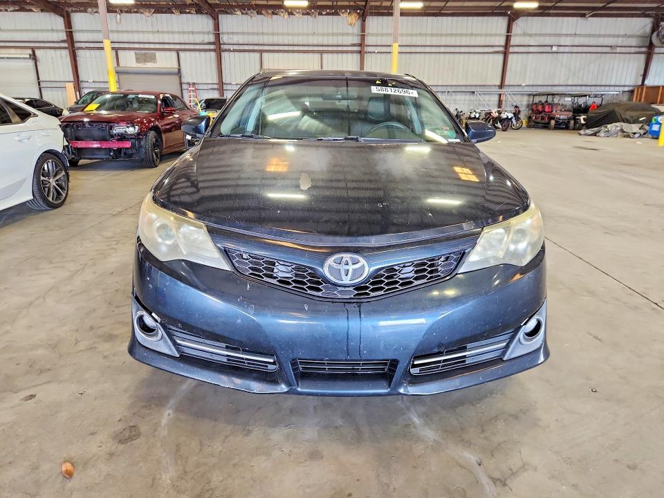 58812696 :رقم المزاد ، 4T1BF1FK5EU452849 vin ، 2014 Toyota Camry مزاد بيع