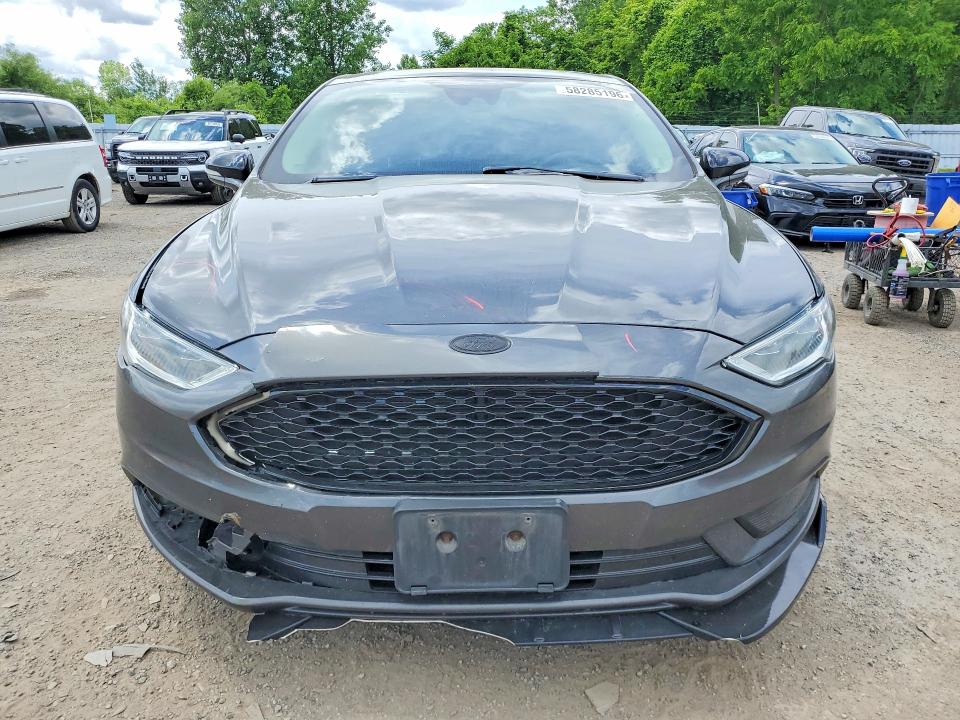 58285196 :رقم المزاد ، 3FA6P0PU3JR258325 vin ، 2018 Ford Fusion مزاد بيع