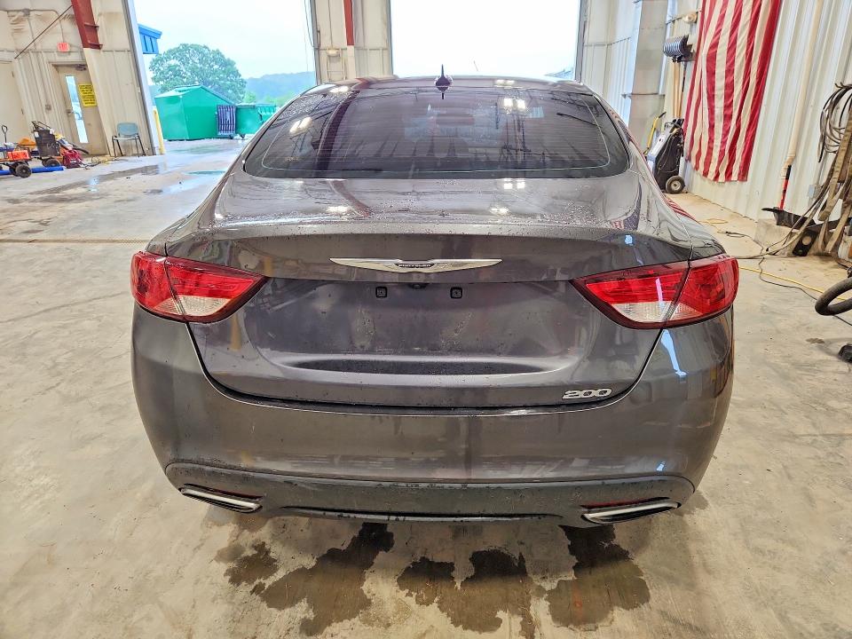55838626 :رقم المزاد ، 1C3CCCBG6FN605138 vin ، 2015 Chrysler 200 مزاد بيع