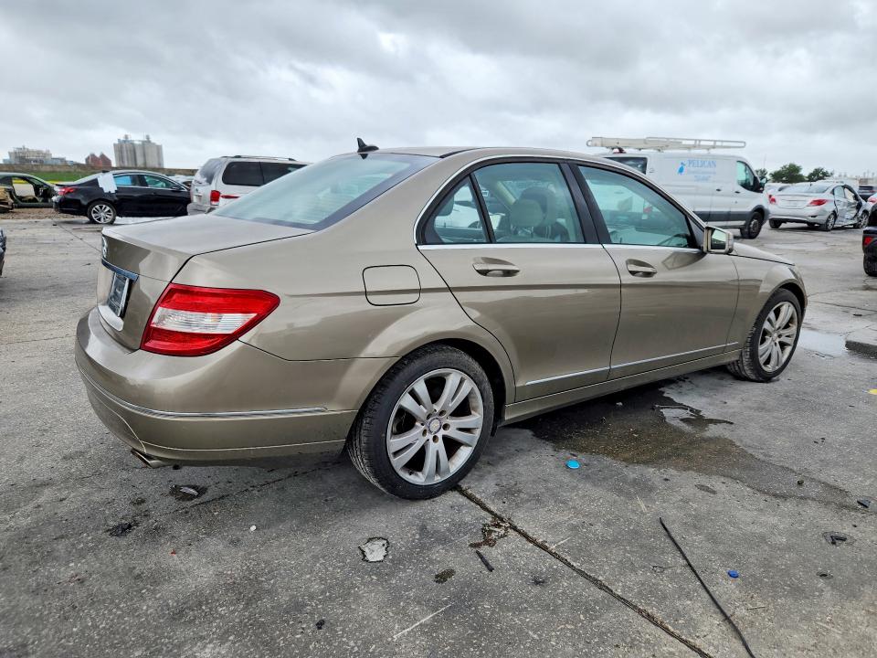 57605666 :رقم المزاد ، WDDGF5EB4AF384261 vin ، 2010 Mercedes-benz C مزاد بيع