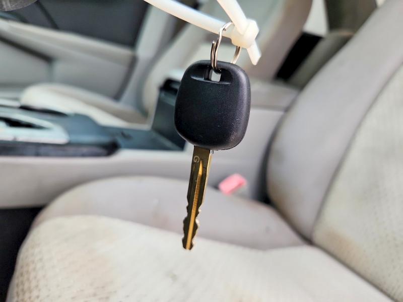 54718546 :رقم المزاد ، 4T4BF1FK1DR279819 vin ، 2013 Toyota Camry مزاد بيع