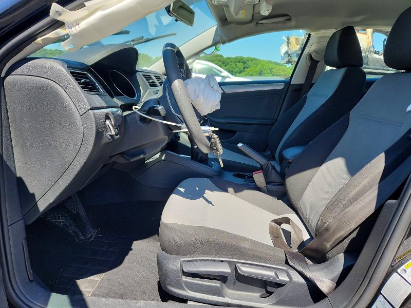 55988736 :رقم المزاد ، 3VW167AJ0HM342153 vin ، 2017 Volkswagen Jetta مزاد بيع