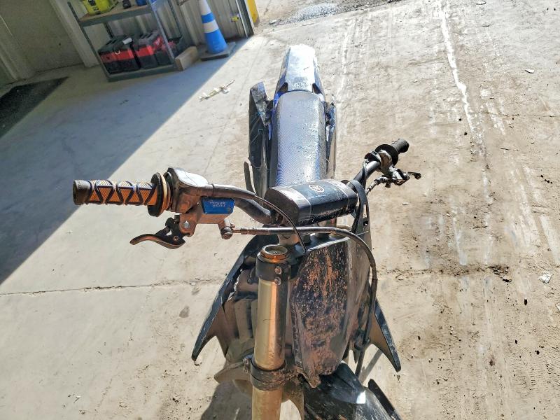 55861716 :رقم المزاد ، JYACE29C8NA004527 vin ، 2022 Yamaha Yz125 مزاد بيع
