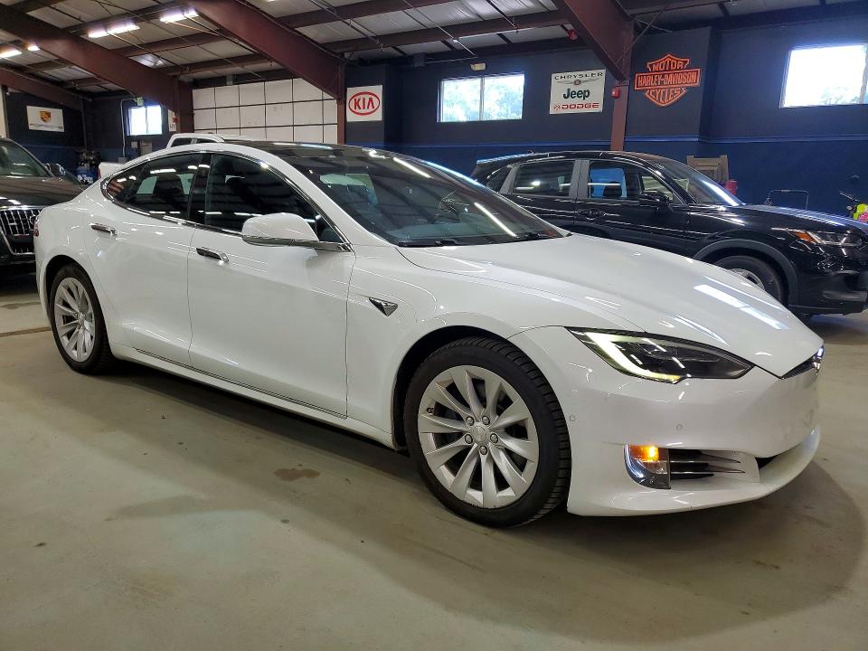 2018 Tesla Model S მანქანა იყიდება აუქციონზე, vin: 5YJSA1E25JF244333, აუქციონის ნომერი: 57812726