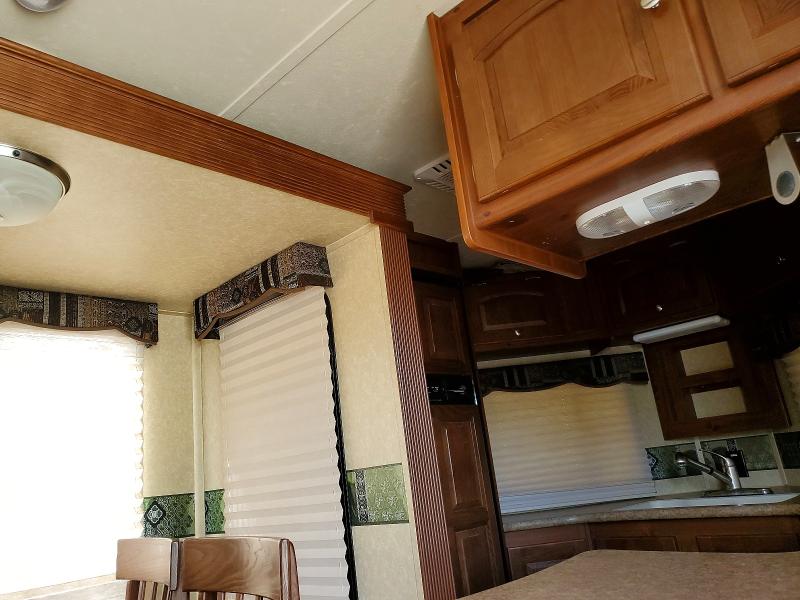 Продаж на аукціоні авто 2011 Rockwood Trailer, vin: 4X4TRLF28B1839057, номер лоту: 58284766
