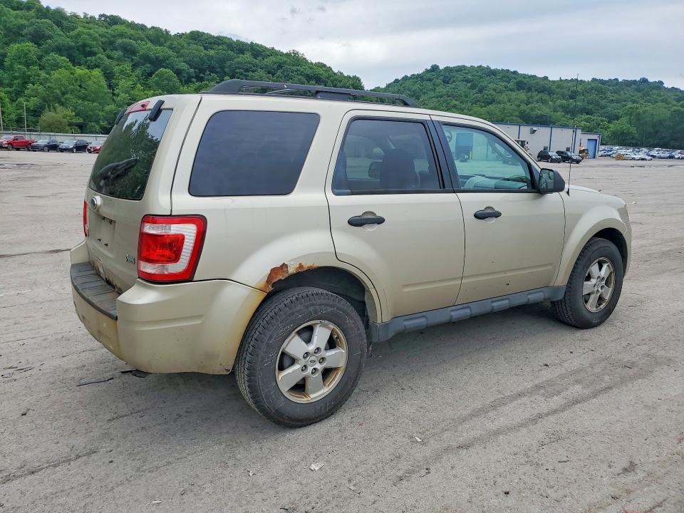 58805776 :رقم المزاد ، 1FMCU0DG9AKD17902 vin ، 2010 Ford Escape مزاد بيع