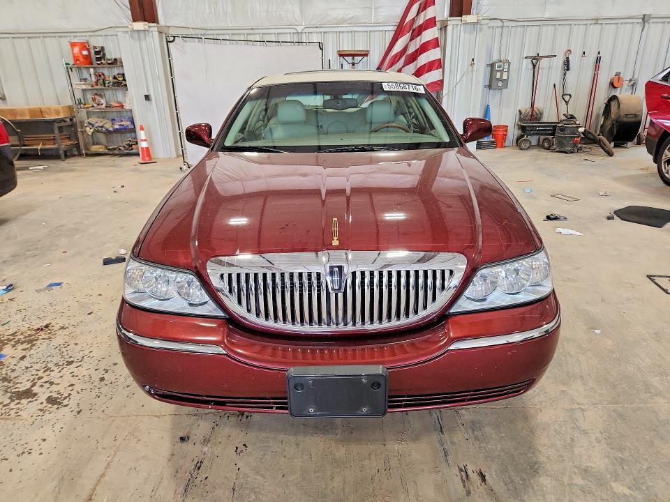 Продажа на аукционе авто 2004 Lincoln Town Car, vin: 1LNHM83W24Y612273, номер лота: 55868716