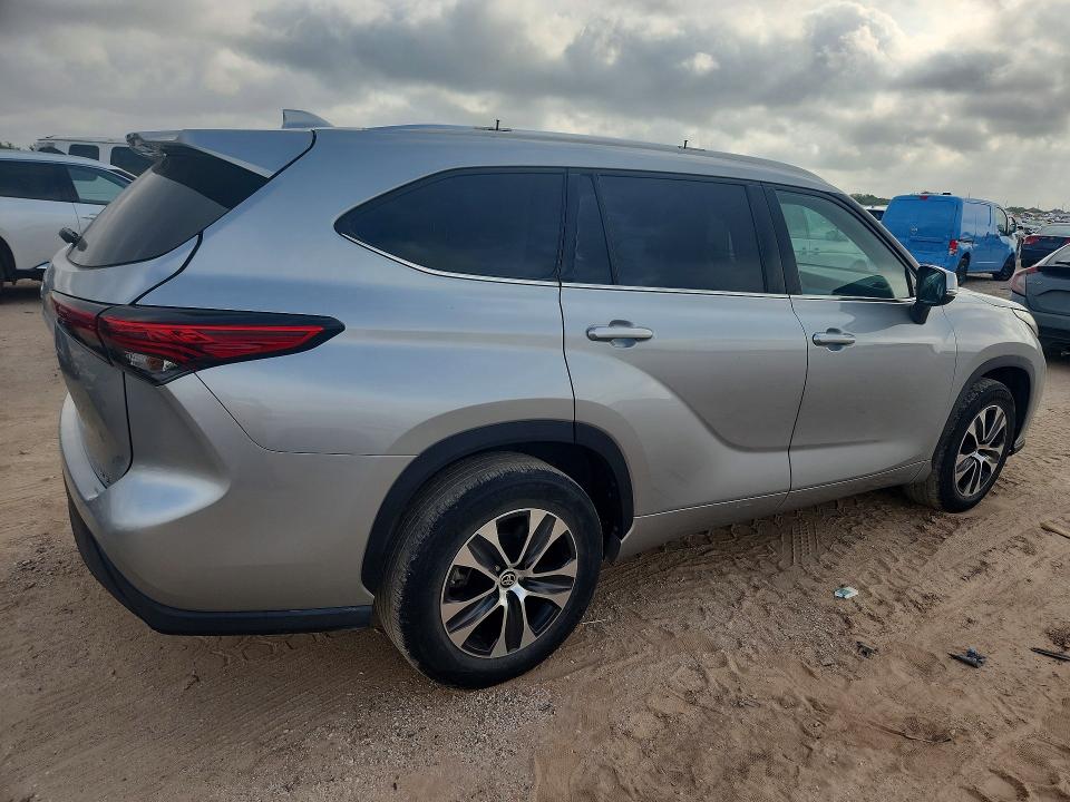 Продажа на аукционе авто 2021 Toyota Highlander, vin: 5TDGZRAH5MS520646, номер лота: 58180076