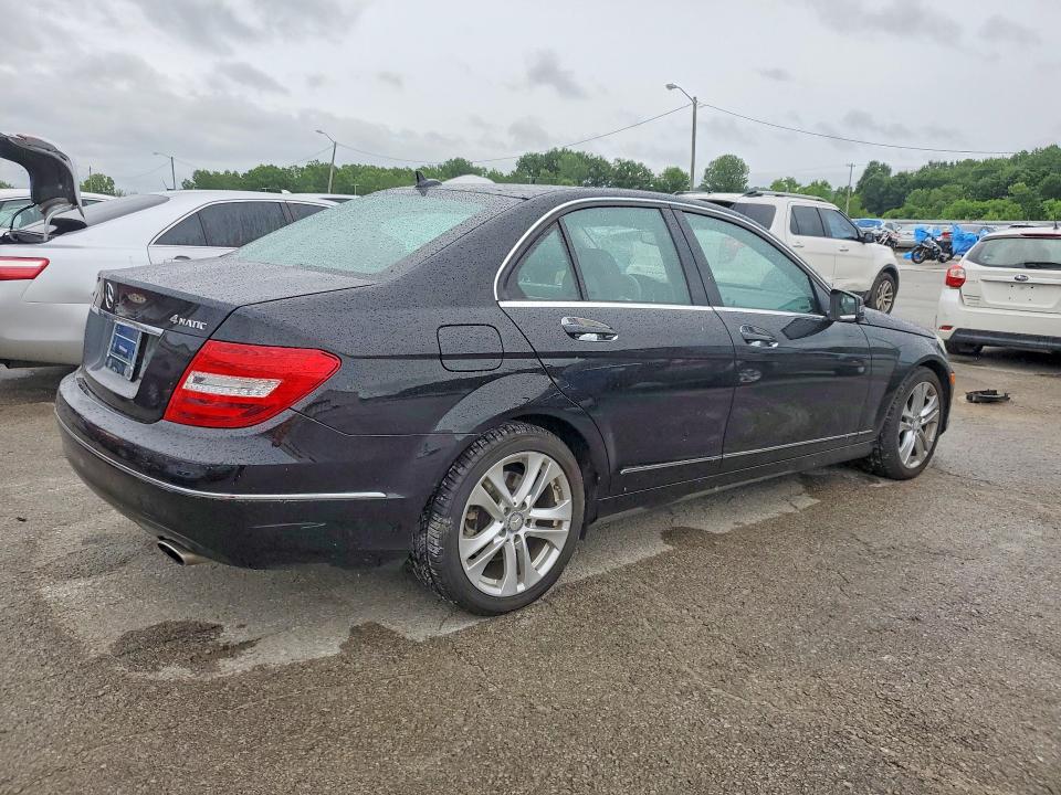 2013 Mercedes-benz C მანქანა იყიდება აუქციონზე, vin: WDDGF8AB5DR244732, აუქციონის ნომერი: 56498186