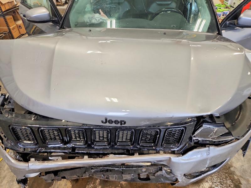 57037216 :رقم المزاد ، 3C4NJDBB1JT323986 vin ، 2018 Jeep Compass مزاد بيع