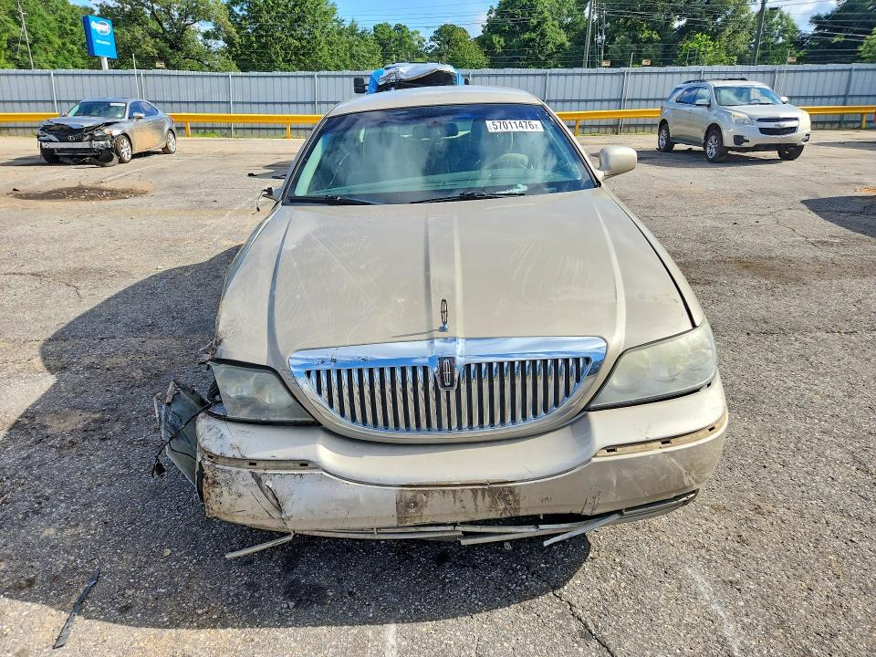 2011 Lincoln Town Car მანქანა იყიდება აუქციონზე, vin: 2LNBL8CVXBX761026, აუქციონის ნომერი: 57011476