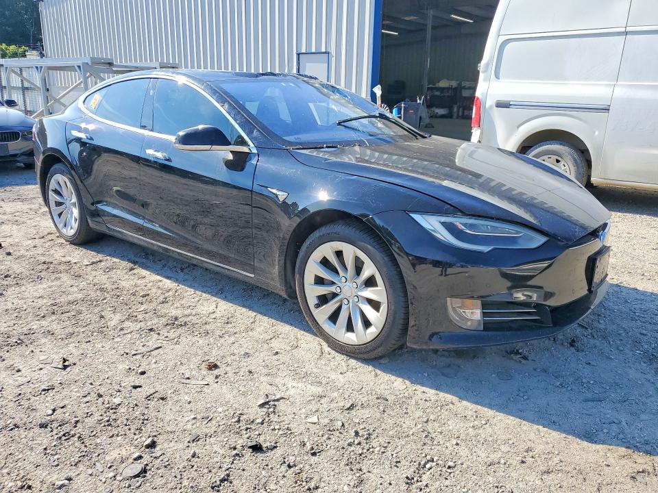 57883106 :رقم المزاد ، 5YJSA1E14HF231090 vin ، 2017 Tesla Model S مزاد بيع