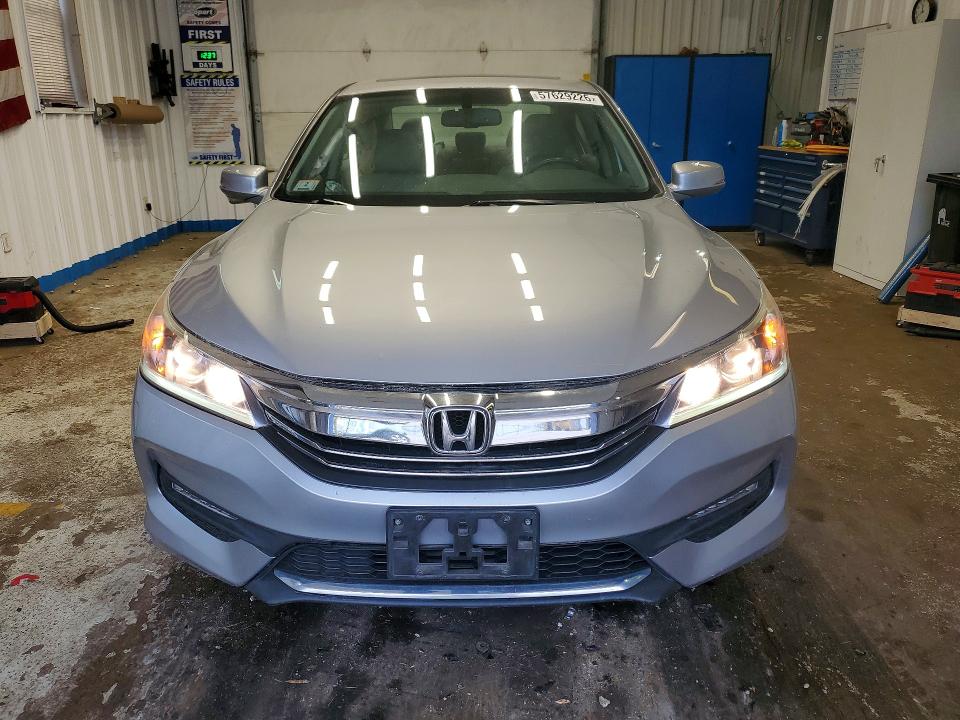 57629226 :رقم المزاد ، 1HGCR2F83HA009911 vin ، 2017 Honda Accord مزاد بيع