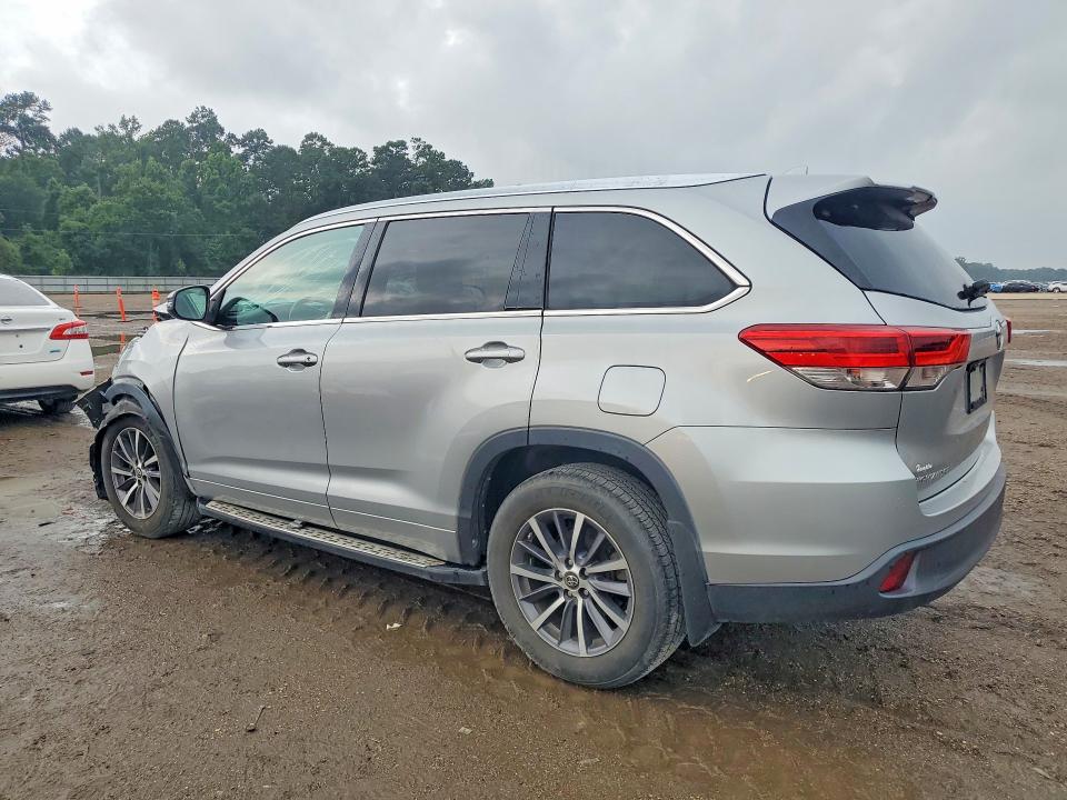 2018 Toyota Highlander მანქანა იყიდება აუქციონზე, vin: 5TDKZRFH2JS538097, აუქციონის ნომერი: 57695596