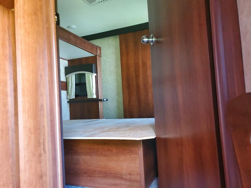 Продаж на аукціоні авто 2018 Eagle Trailer, vin: 1UJCJ0BVXJ1WL0221, номер лоту: 57674856