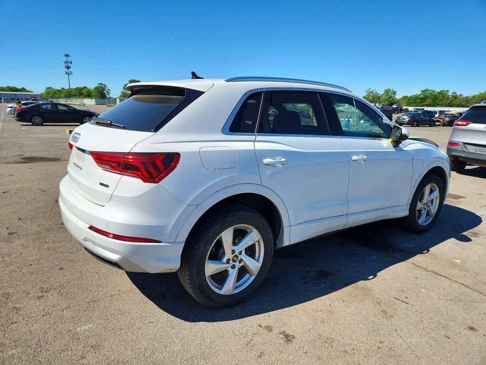 55343986 :رقم المزاد ، WA1AUCF33N1147811 vin ، 2022 Audi Q3 مزاد بيع
