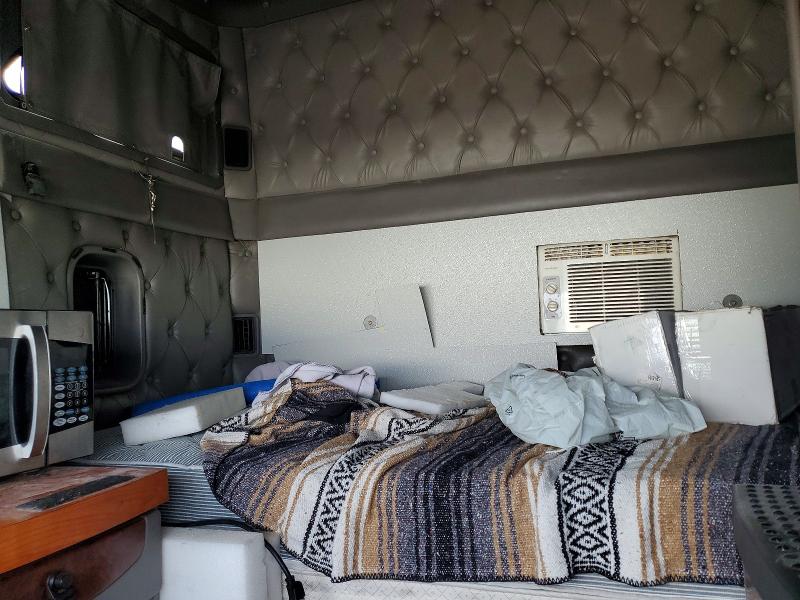 Продажа на аукционе авто 2002 Kenworth T2000, vin: 1XKTDB9X12J893679, номер лота: 54839266