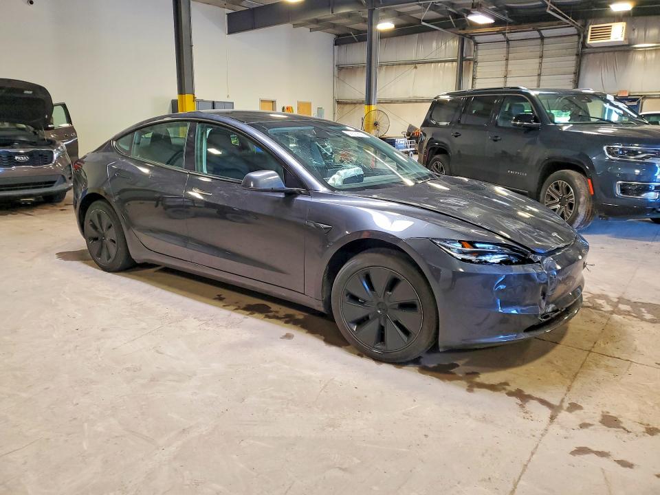 58620826 :رقم المزاد ، 5YJ3E1EAXSF879842 vin ، 2025 Tesla Model 3 مزاد بيع
