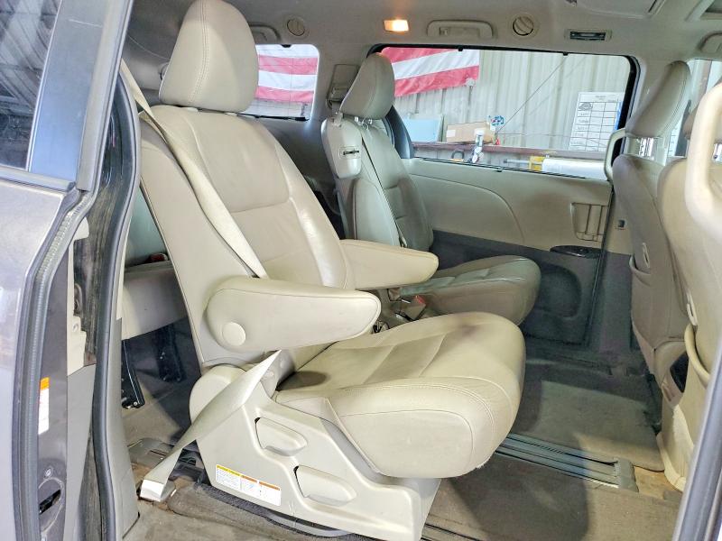 56434056 :رقم المزاد ، 5TDYZ3DC0HS832185 vin ، 2017 Toyota Sienna مزاد بيع