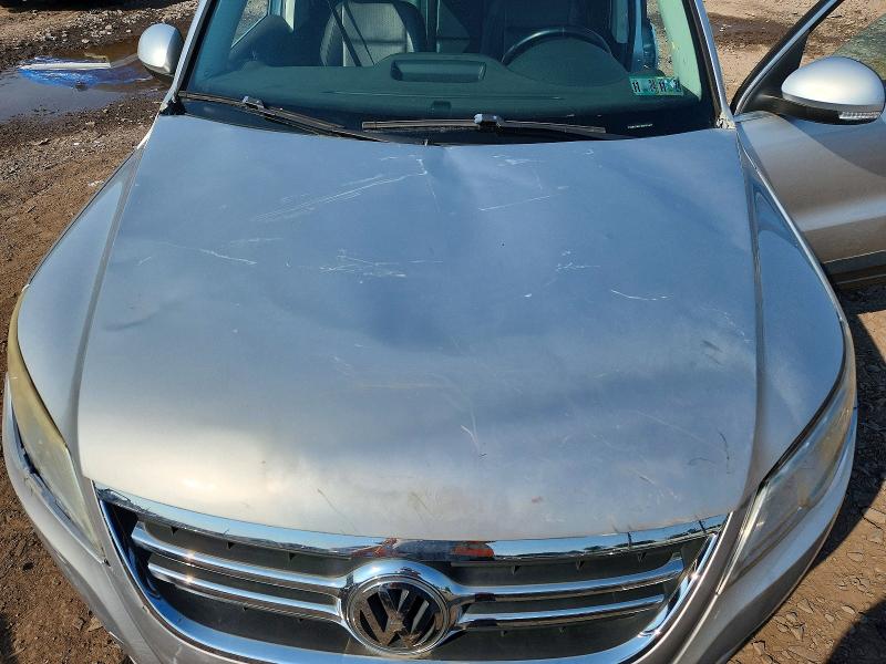 2010 Volkswagen Tiguan მანქანა იყიდება აუქციონზე, vin: WVGBV7AX1AW001912, აუქციონის ნომერი: 85460725