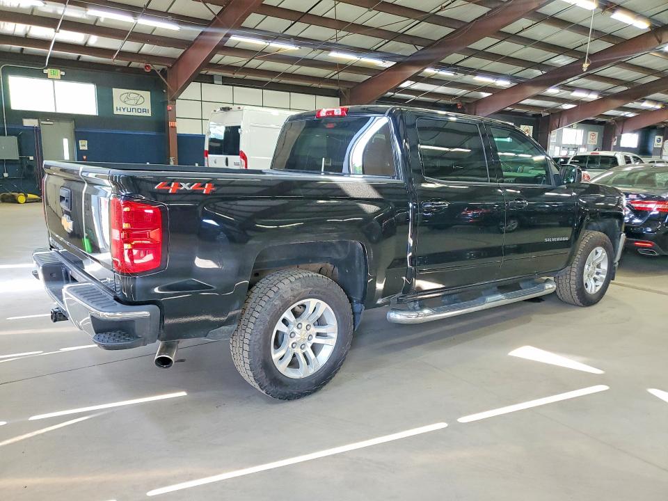 Продаж на аукціоні авто 2018 Chevrolet Silverado, vin: 3GCUKREC6JG582461, номер лоту: 56984106