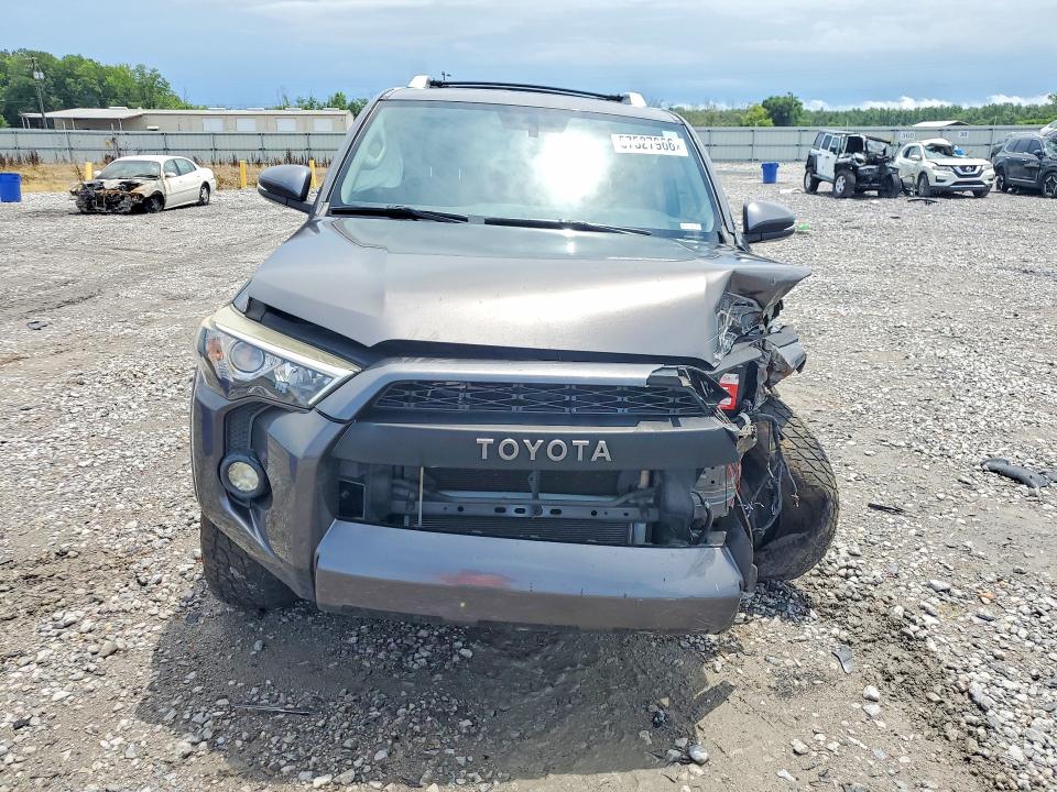 57527966 :رقم المزاد ، JTEBU5JRXJ5497310 vin ، 2018 Toyota 4runner مزاد بيع
