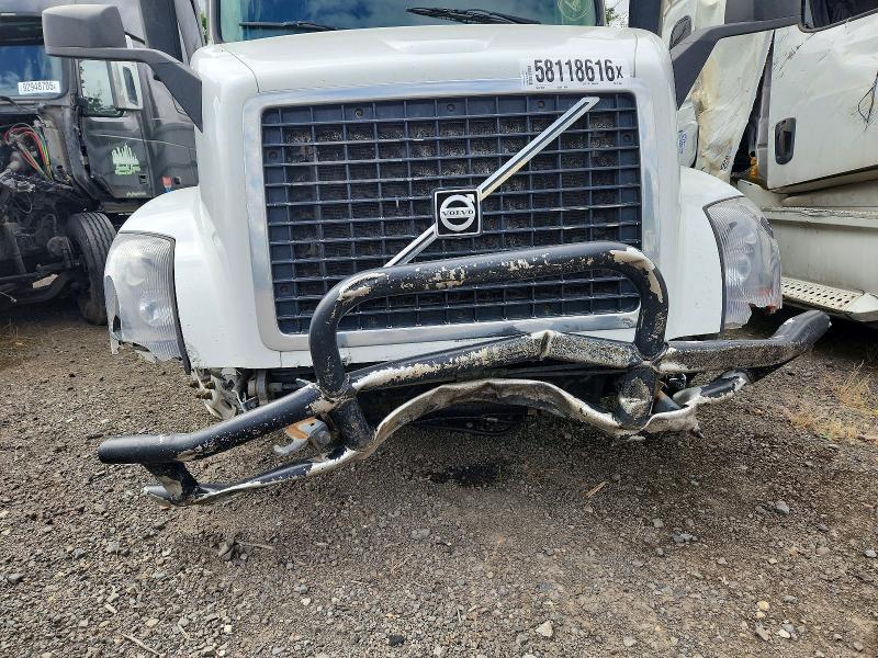 Продажа на аукционе авто 2015 Volvo Vnl, vin: 4V4NC9EH5FN911604, номер лота: 58118616